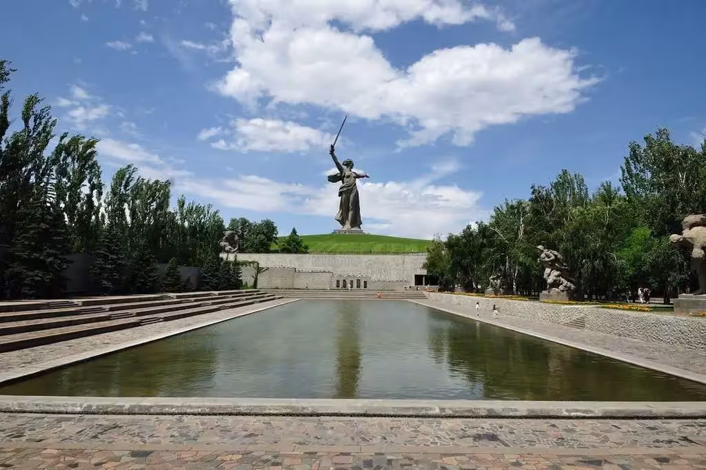 Родина Мать Зовёт
